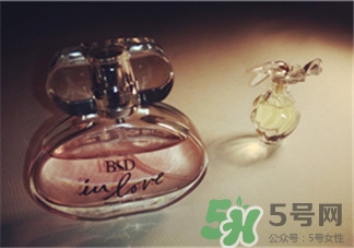 香水可以噴腋下嗎?香水噴腋下的危害 香水可以噴腋下嗎?香水噴腋下的危害