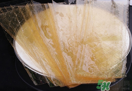 吉利丁片是什么？吉利丁片怎么做布??？