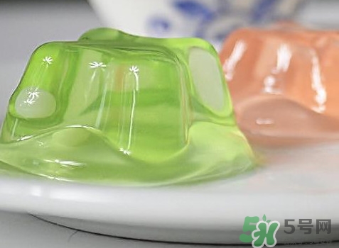 吉利丁片用冷水泡多久？吉利丁片做果凍的比例