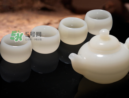 三伏天可以喝白酒嗎？三伏天喝白酒好還是啤酒？