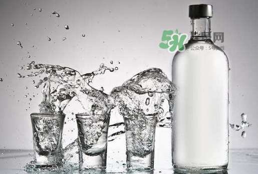 白酒加可樂(lè)是春藥？白酒加可樂(lè)喝了會(huì)怎樣？