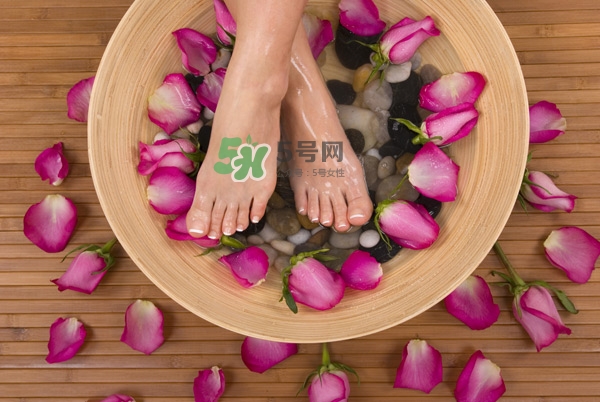 三伏天泡腳可以驅(qū)寒嗎？用什么泡腳可以驅(qū)寒？
