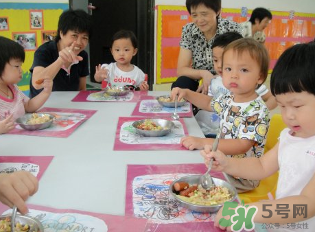 寶寶不去幼兒園可以嗎？寶寶可以不上幼兒園嗎？