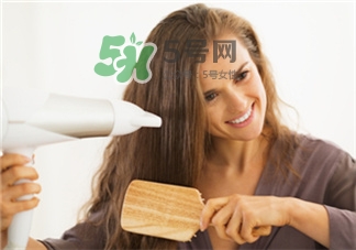吹風(fēng)機吹頭發(fā)的危害 吹風(fēng)機正確使用方法