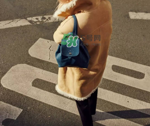 longchamp小羊皮雙肩包多少錢？longchamp雙肩包專柜價(jià)格