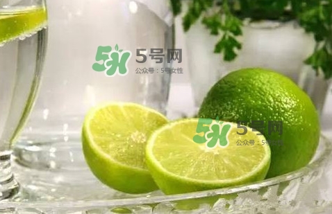 青檸檬泡完水皮怎么變顏色了？青檸檬怎么腌制好