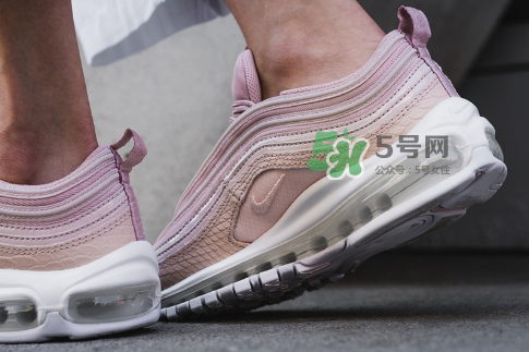 nike air max 97粉色蛇皮怎么樣_上腳效果好看嗎？