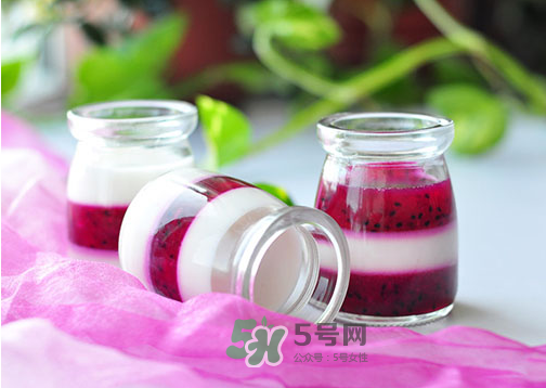 紅心火龍果能和酸奶一起吃嗎？紅心火龍果和酸奶榨汁好嗎？