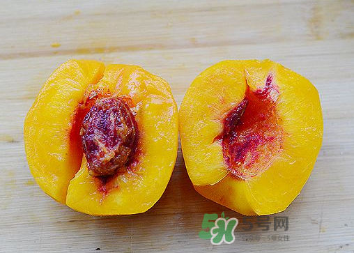 來月經(jīng)可以吃黃桃嗎？大姨媽來了可以吃黃桃嗎？