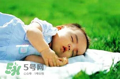 寶寶曬太陽對眼睛好嗎？寶寶曬太陽對眼睛的有影響嗎？