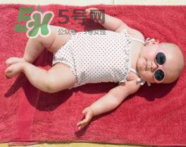 寶寶曬太陽對眼睛好嗎？寶寶曬太陽對眼睛的有影響嗎？