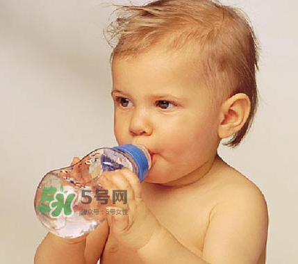 寶寶能喝蜂蜜水嗎？蜂蜜水寶寶能長期喝嗎？