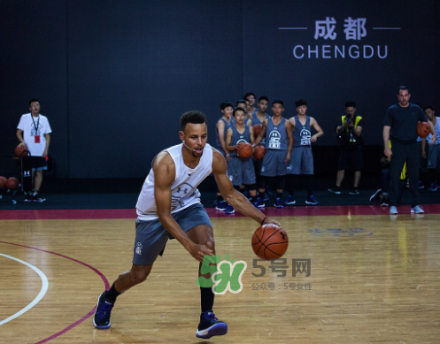 2017庫里亞洲行成都站上腳穿的球鞋是什么型號？