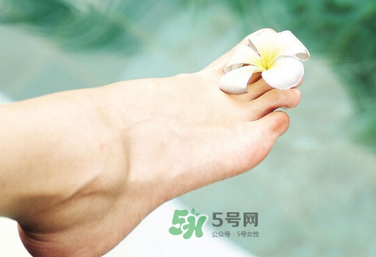 花椒水泡腳能治白發(fā)嗎？花椒水泡腳的禁忌