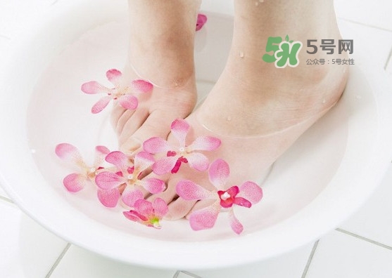 花椒水泡腳能治白發(fā)嗎？花椒水泡腳的禁忌