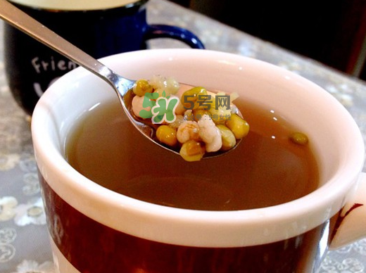 綠豆湯和牛奶能一起吃嗎？喝綠豆湯同時(shí)可以喝牛奶嗎？