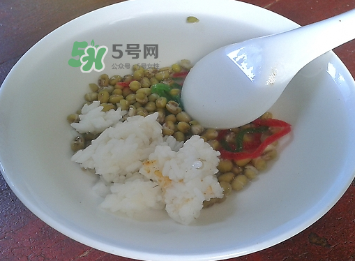 綠豆湯和牛奶能一起吃嗎？喝綠豆湯同時(shí)可以喝牛奶嗎？