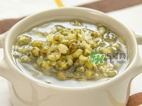 喝完啤酒可以喝綠豆湯嗎？啤酒和綠豆湯能一起喝嗎？