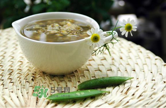 綠豆湯和西瓜可以同時(shí)吃嗎？綠豆湯可以和西瓜一起吃嗎？