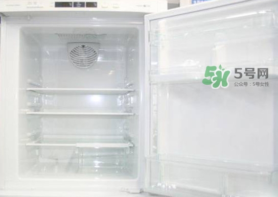 冰箱夏天溫度應(yīng)該調(diào)到幾檔？冰箱里面冰太多怎么辦