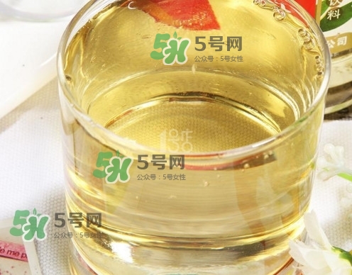 金銀花露可以當(dāng)飲料喝嗎？金銀花露喝多了會(huì)不會(huì)有害