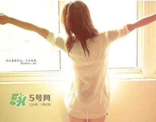 三伏天坐月子可以開窗戶嗎？夏天坐月子能開窗戶嗎？