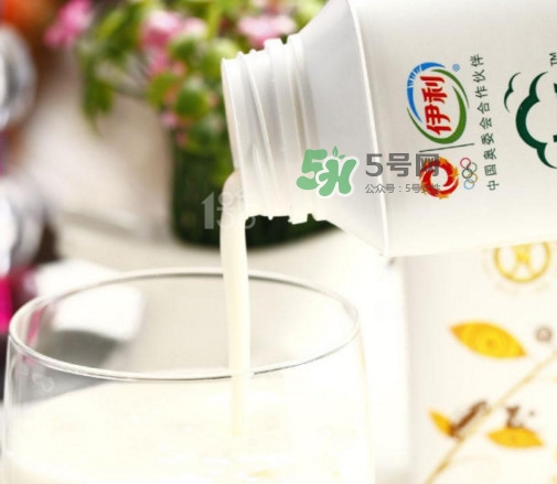  冠益乳和暢輕哪個好？冠益乳好還是暢輕好