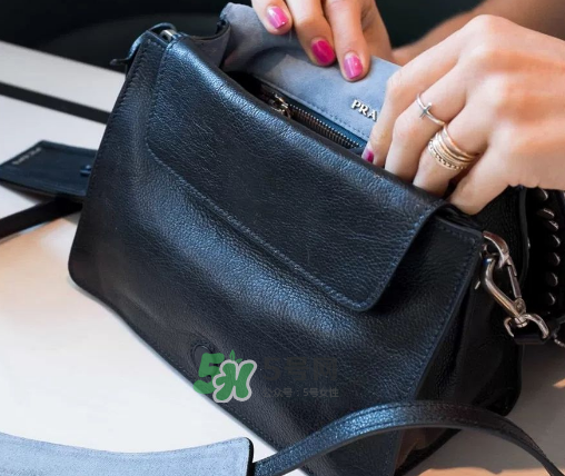 prada etiquette手袋尺寸多大？prada etiquette尺寸有幾種？