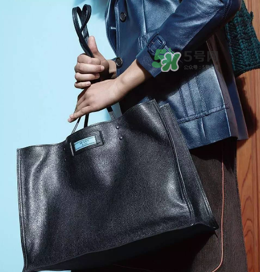 prada etiquette手袋尺寸多大？prada etiquette尺寸有幾種？