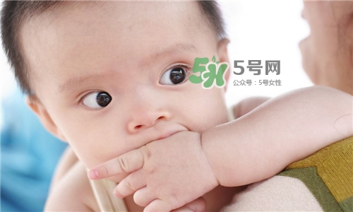 3~5個(gè)月的寶寶有多了解這個(gè)世界？寶寶睡眠習(xí)慣如何規(guī)范？