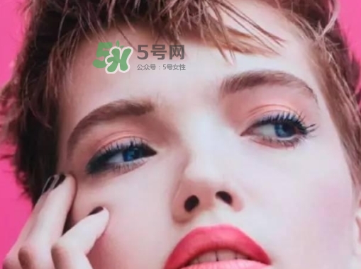 迪奧雙色夾心唇膏多少錢(qián)？dior迪奧夾心唇膏上市時(shí)間