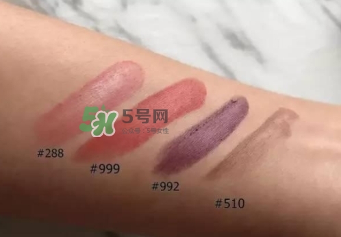 迪奧雙色夾心唇膏多少錢(qián)？dior迪奧夾心唇膏上市時(shí)間