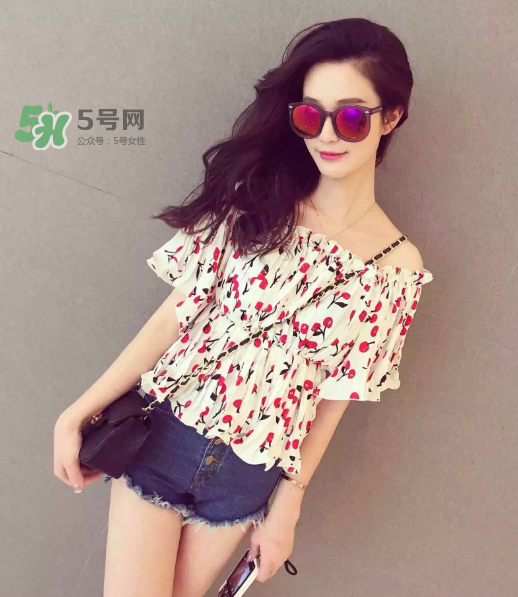 一字領怎么穿不會上滑？一字肩衣服老是往上滑怎么辦？