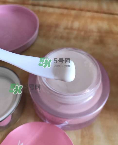 溫碧泉素顏霜好用嗎？溫碧泉素顏霜多少錢？