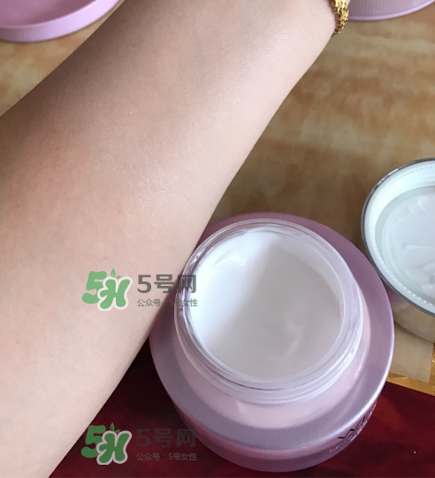 溫碧泉素顏霜好用嗎？溫碧泉素顏霜多少錢？