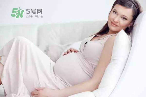 孕期肚皮癢是怎么回事？妊娠紋癢怎么辦？