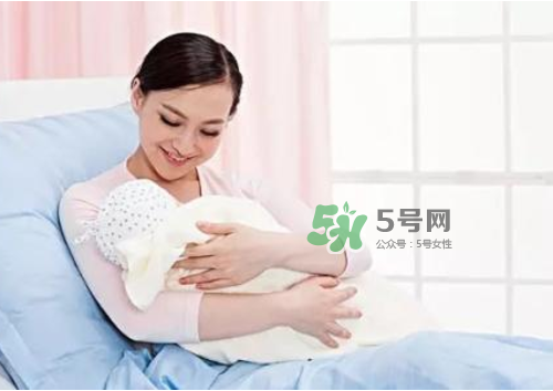 8月份坐月子穿什么衣服？八月份坐月子穿什么鞋？