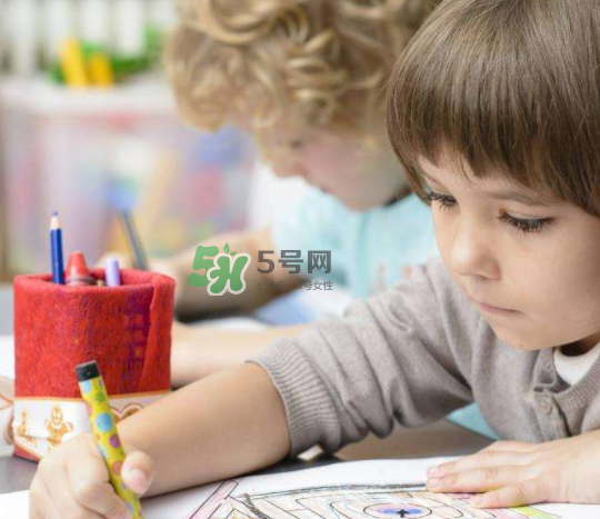 暑假孩子不寫作業(yè)怎么辦？暑假不想寫作業(yè)怎么教育？