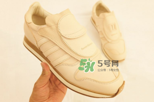 adidas by hender scheme聯(lián)名皮革運(yùn)動鞋多少錢_發(fā)售時間