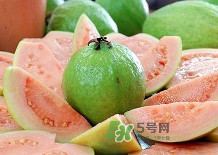 芭樂中間的籽可以吃嗎？芭樂榨汁籽要去嗎