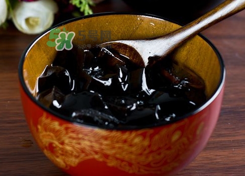仙草凍怎么吃？仙草粉做的仙草凍怎么會有點苦