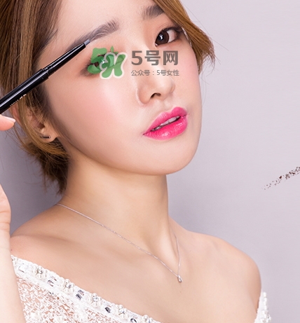 云皙眉筆怎么樣？云皙眉筆和rozo哪個(gè)好？