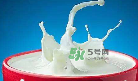 牛初乳咀嚼片是鈣片嗎？牛初乳咀嚼片和鈣片的區(qū)別