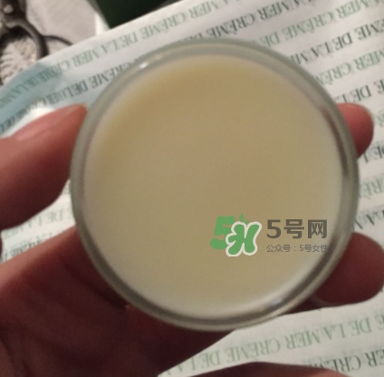海藍(lán)之謎唇霜怎么用？海藍(lán)之謎修護(hù)唇霜使用方法