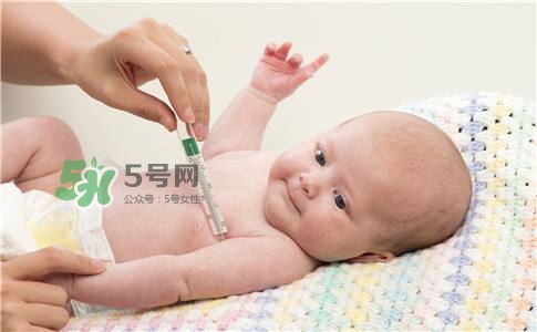 新手爸媽必看，七天教小嬰兒戒夜奶一覺到天亮