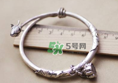 銀手鐲可以用牙膏洗嗎？銀手鐲可以用什么洗？