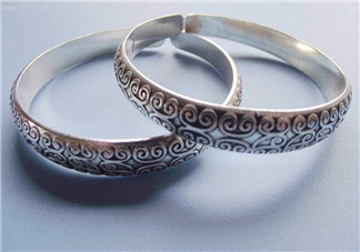 銀手鐲可以帶著洗澡嗎？銀手鐲洗澡能不能帶？