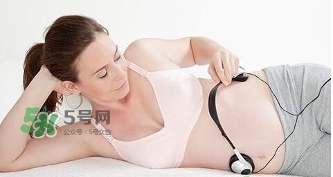 音樂(lè)胎教是媽媽聽(tīng)還是放在肚子上？胎教音樂(lè)有哪些？