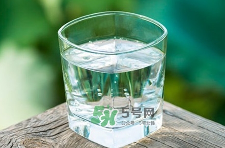 蘇打水什么時(shí)候喝最好？蘇打水什么人不能喝