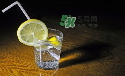 蘇打水什么時(shí)候喝最好？蘇打水什么人不能喝
